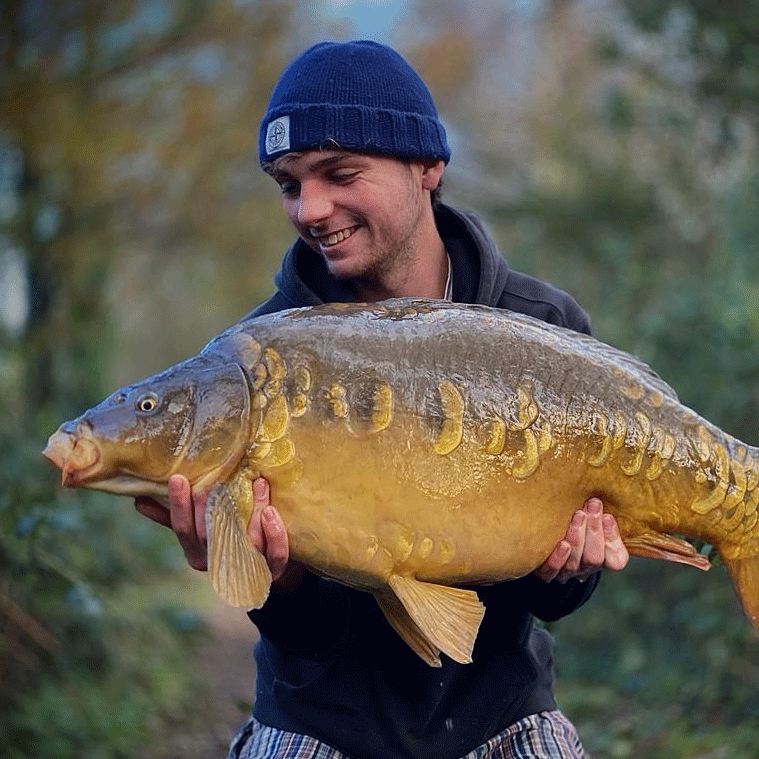 Lin Brook Carp Fishery - Worms for Fishing